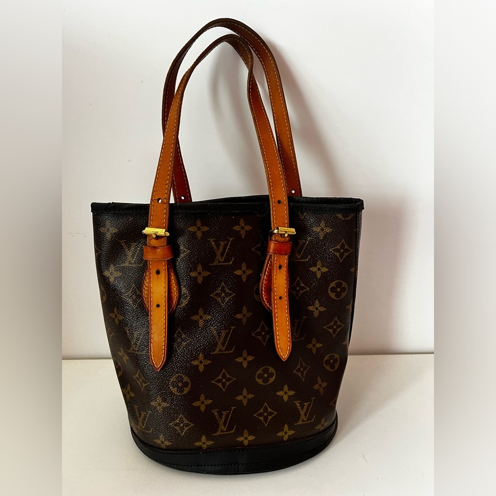 Beautiful Louis Vuitton Monogram Bucket Bag
